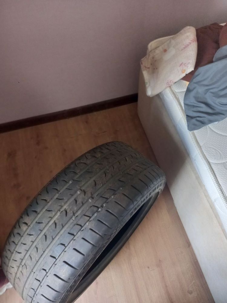 R 18 235/45 V XL