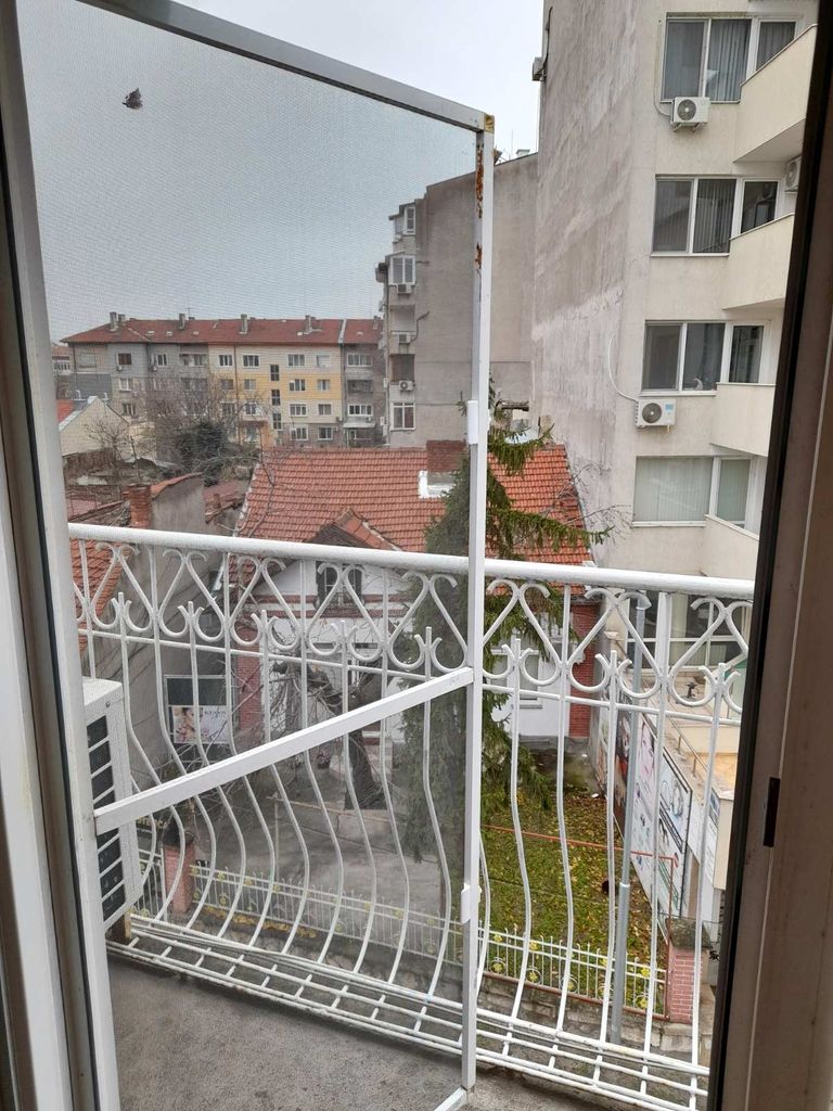 Продава се Двустаен апартамент в Русе, Център - 66 кв.м за 1288 €/кв.м - Снимка #11
