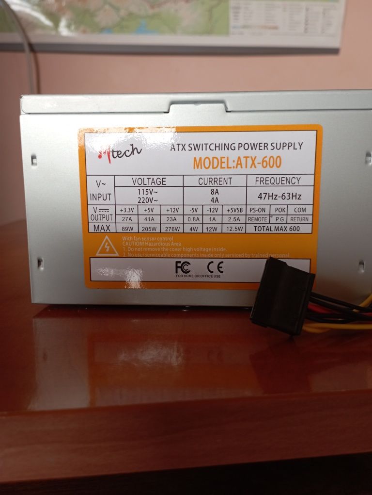 Продавам  малко използвано работещо захранване за компютър 600W