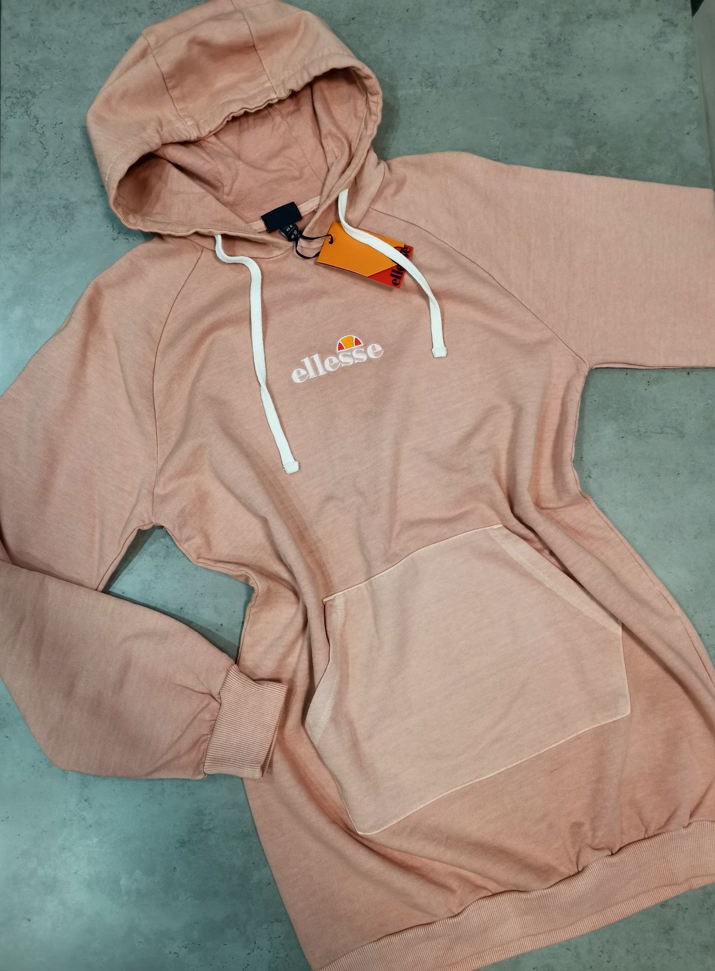 Нова спортна рокля на Ellesse