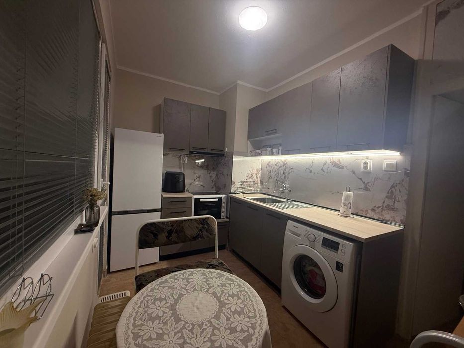 Продава се Двустаен апартамент в Пловдив, Младежки Хълм - 67 кв.м за 1777 €/кв.м - Снимка #1