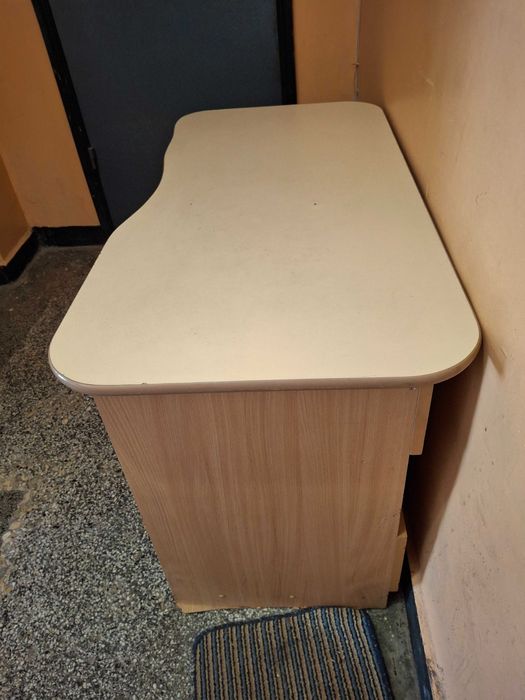 Спешно продавам ученическо бюро