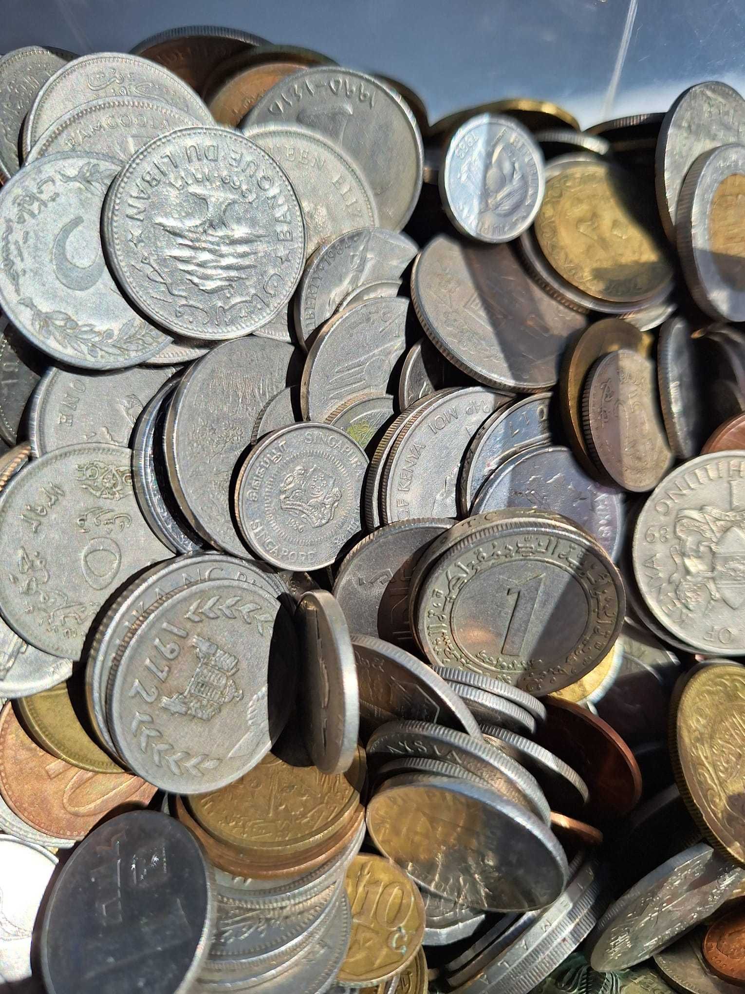 LOT peste 800 monede straine == America, Asia, Africa==