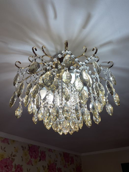 Продам хрустальную люстру в хорошем состоянии