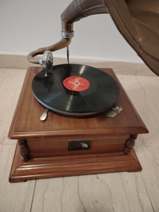 Gramofon colectie antic deosebit His Master ‘s Voice, functional,pâlni