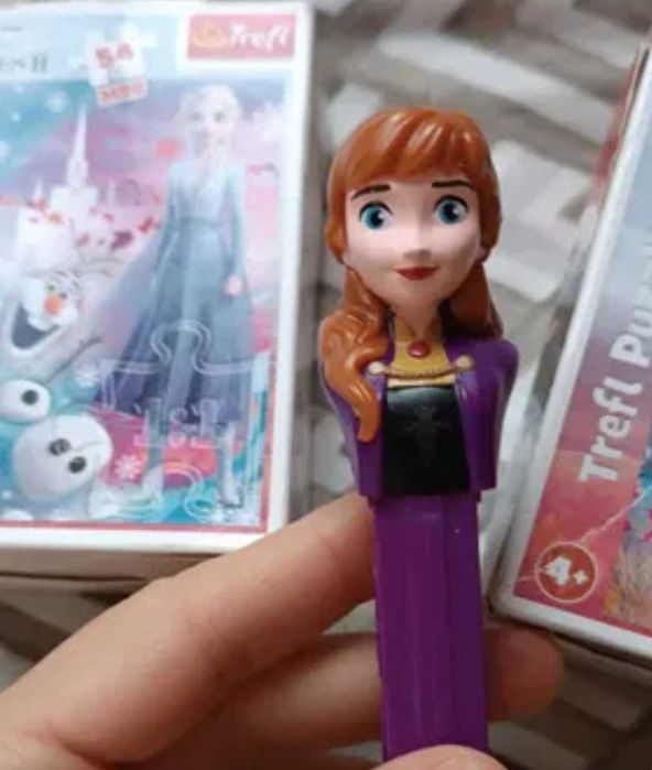Два пъзела + Играчка Pez, Forozen, Елза и Ана замръзналото