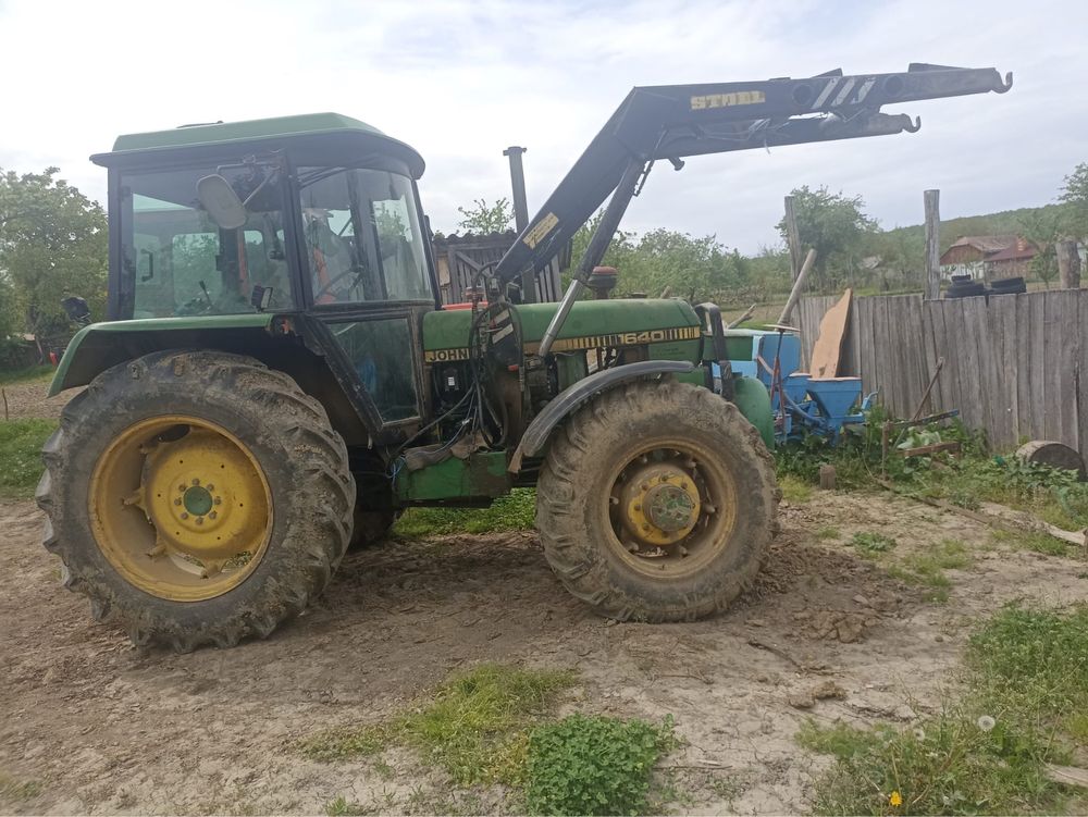 Dezmembrez Tractor John Deere 1640