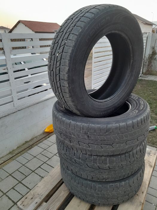 Vând set cauciucuri Nokian 235/65R17
