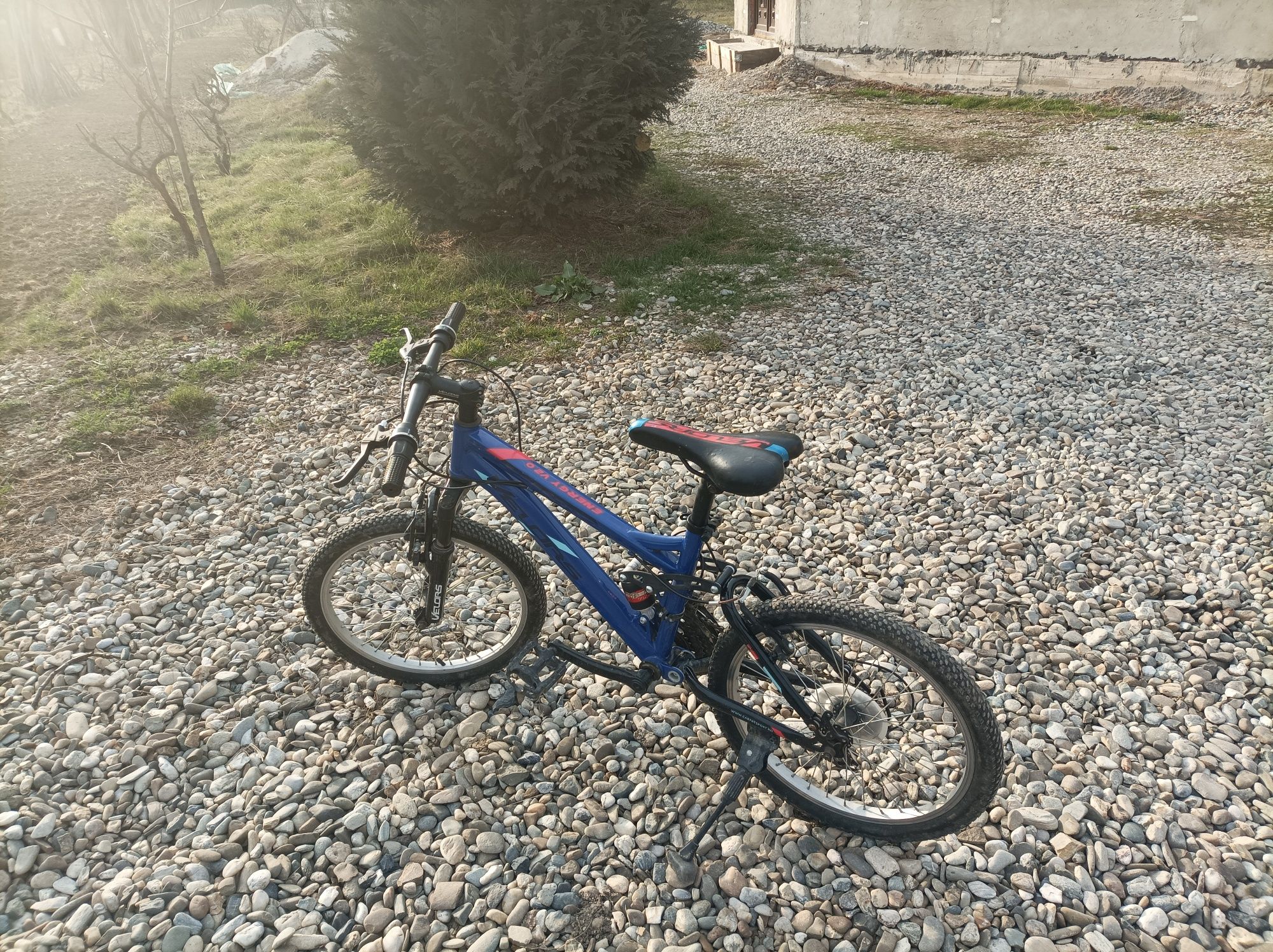 Vand bicicleta la mana a doua