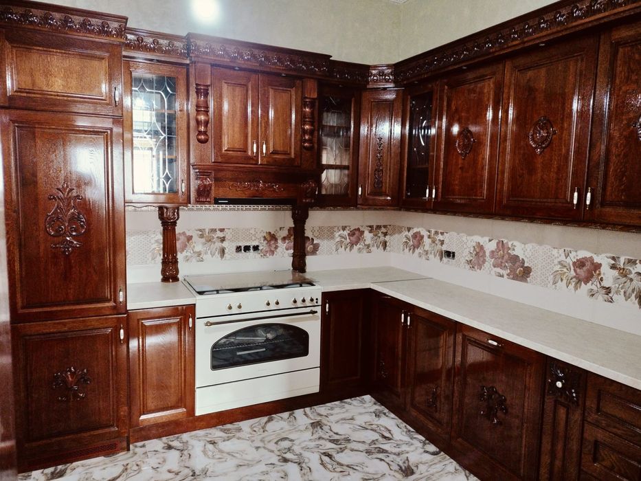 Mobila de bucătărie sculptată unicat