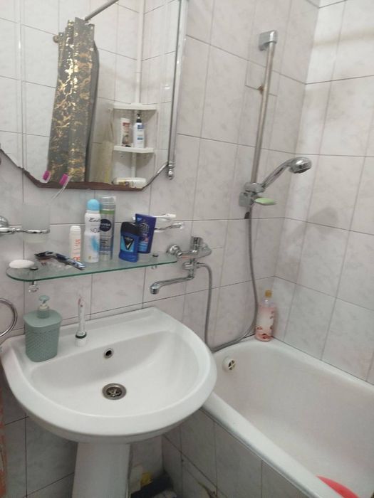 ПРОДАЕТСЯ 4/8/9  на: Шахристанская 100м2 средний ремонт