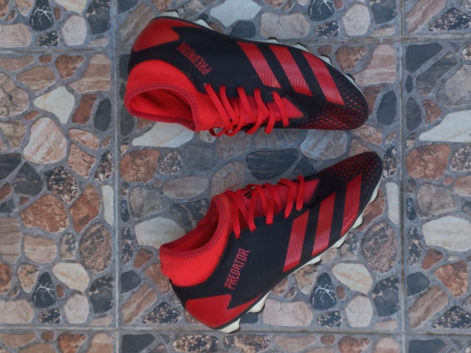 Vand ghete adidas predator