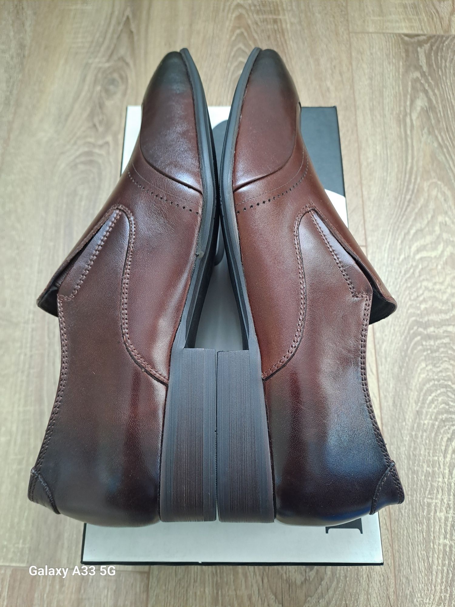 Noi! Vand pantofi de vara din piele pentru bărbați brand Eldemas.