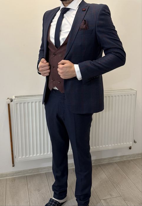 Vand costum barbati marimea 50