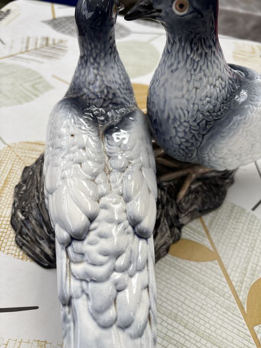 De vanzare porumbeii din porțelan