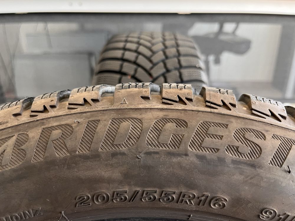 Зимни гуми 205/55/16 Bridgestone