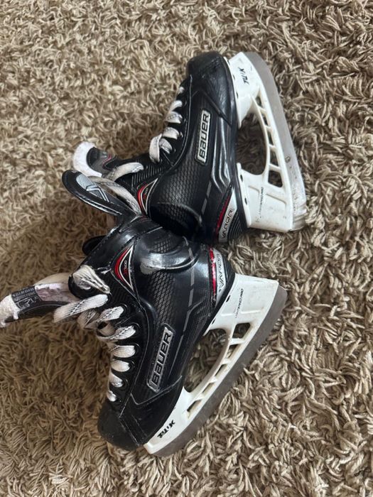 Продам хоккейные коньки