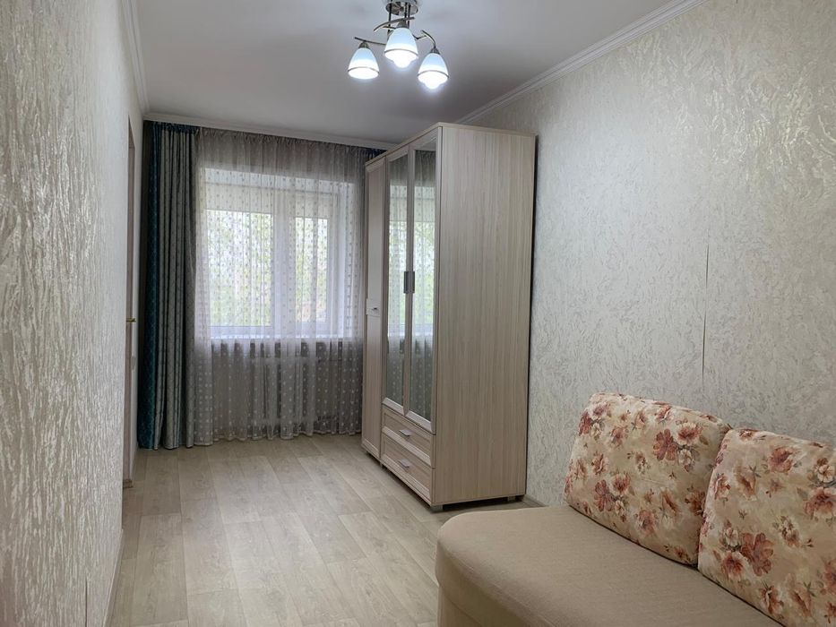 Продам 2 комнатную квартиру, район СКГУ.