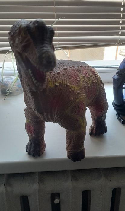 Продам игрушку  Динозавра