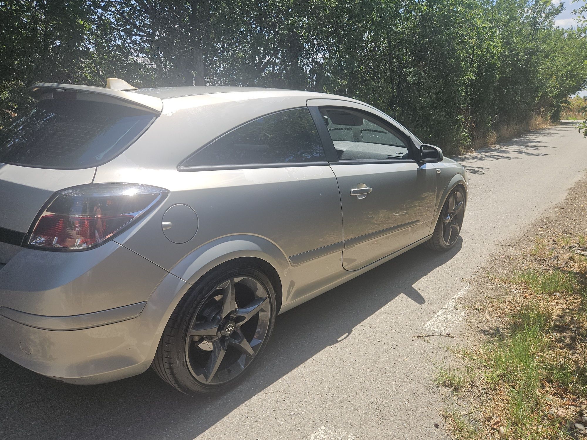 Opel astra h gtc