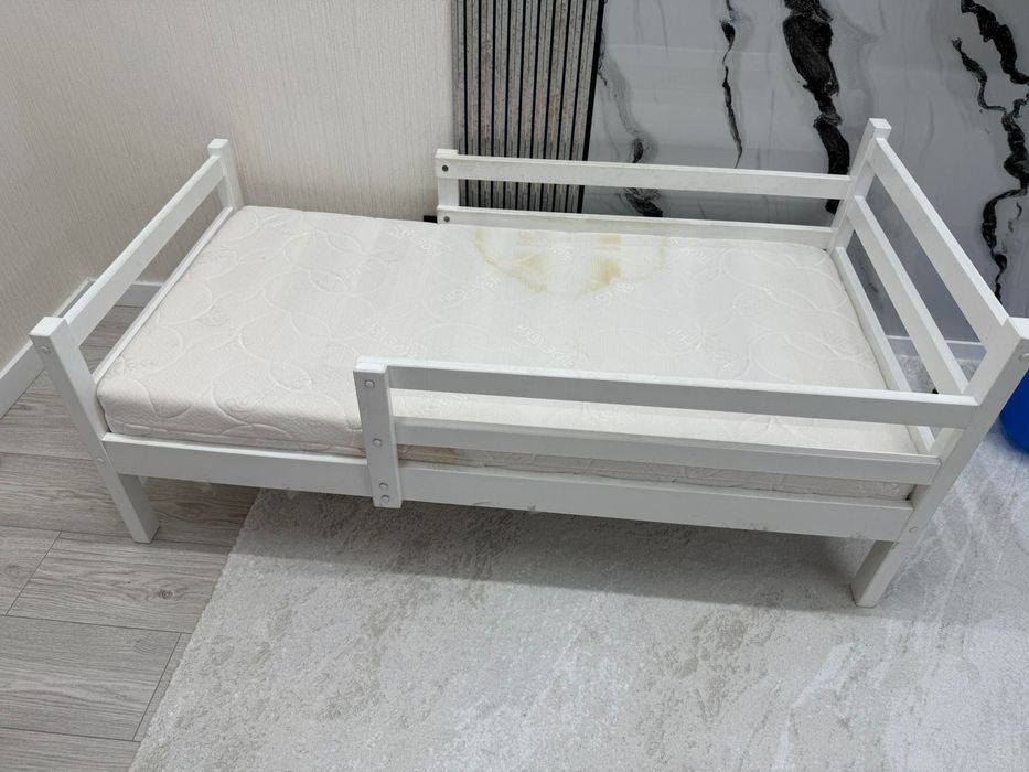 Детская кровать б/у