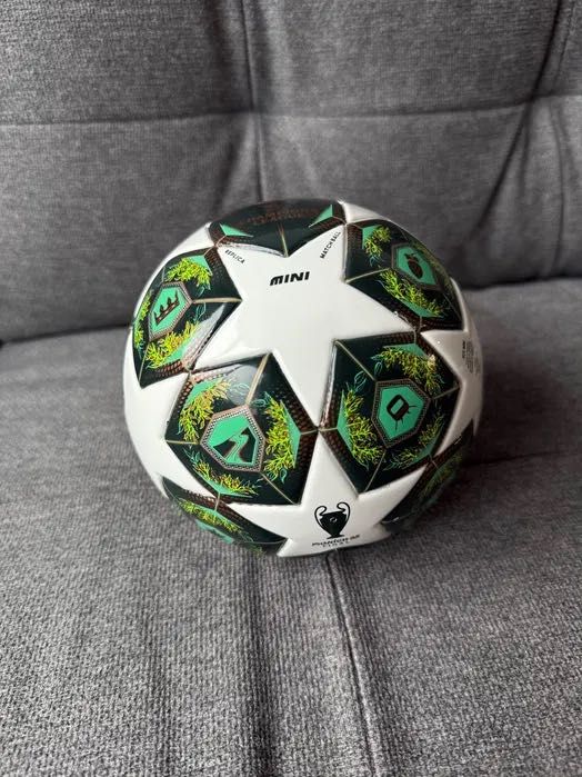 Мини футболната топка UCL на adidas размер 1