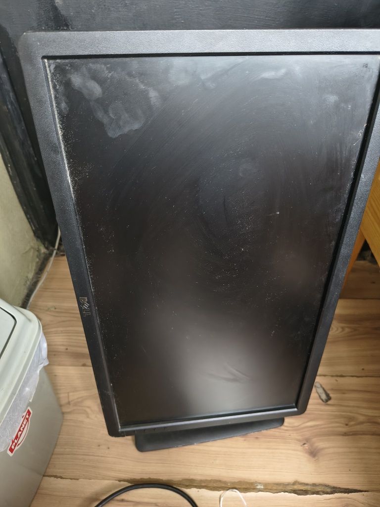 Монитор DELL  и компютър DELL *ПРОДАВАТ СЕ СПЕШНО!*