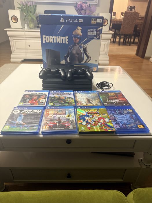 Ps 4 Pro 4K HDR 1 TB PlayStation cu 8 jocuri