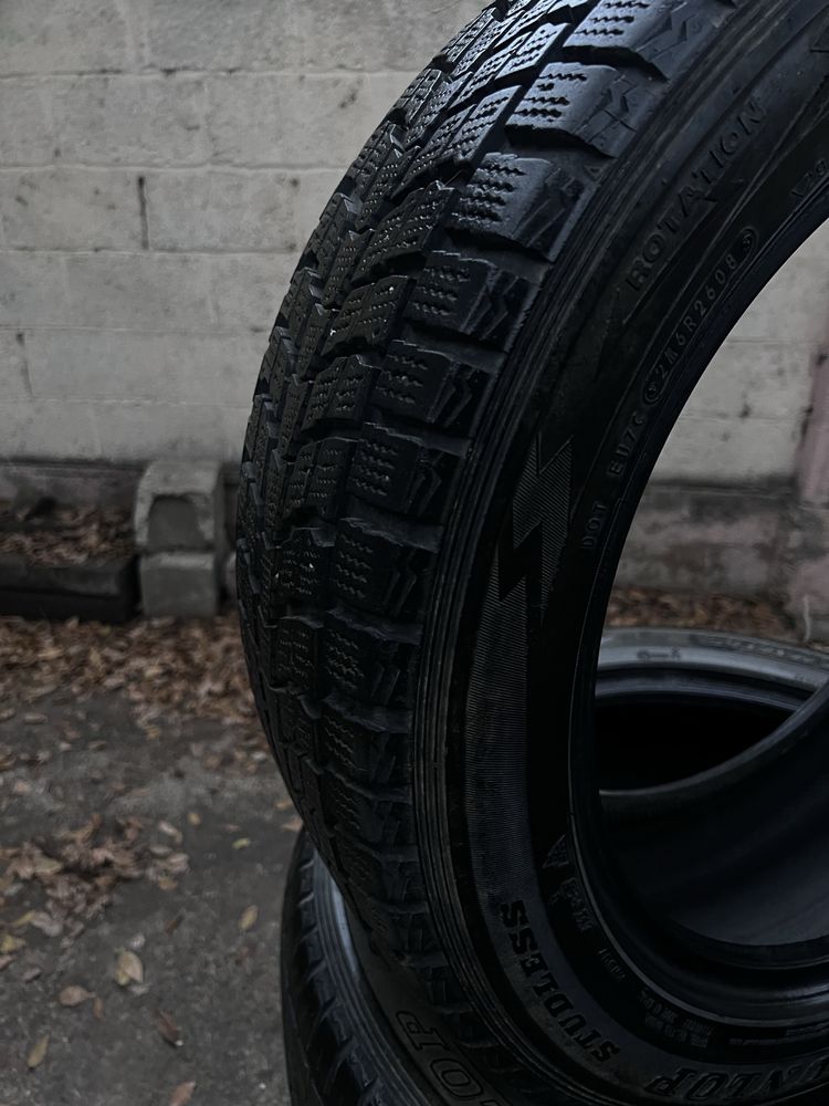 Продам шины 235/55/18 зимние