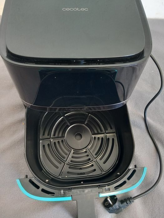 Friteuză cu aer Cecotec NO 03318 pentru piese