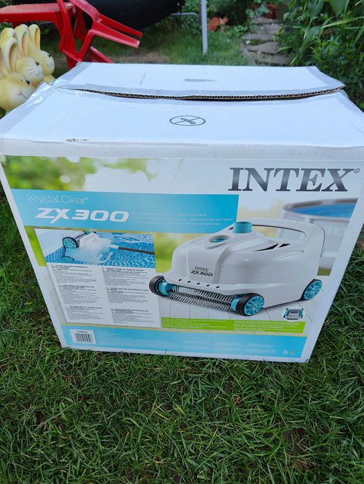 Робот Intex ZX300 за почистване на басейни
