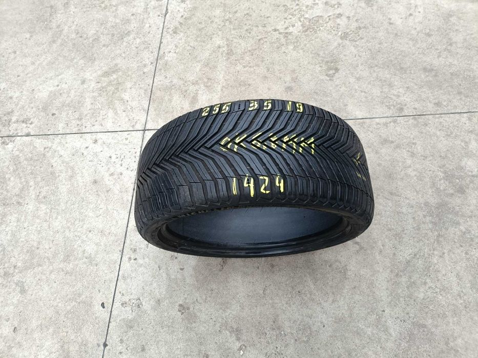 O anvelopa 255 35 19 Michelin CrossClimate 2 dot 2024