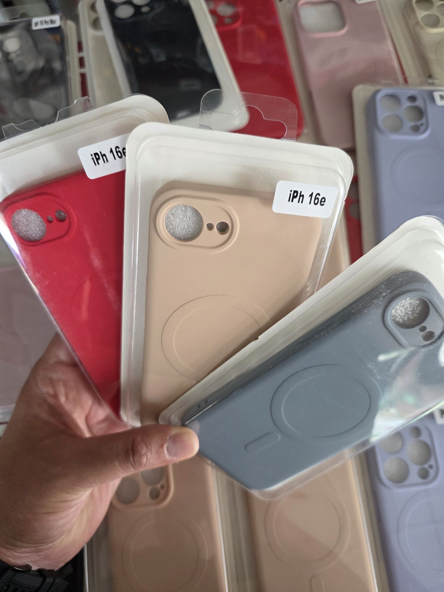 MAGSAFE гърбове за iPhone и Samsung
