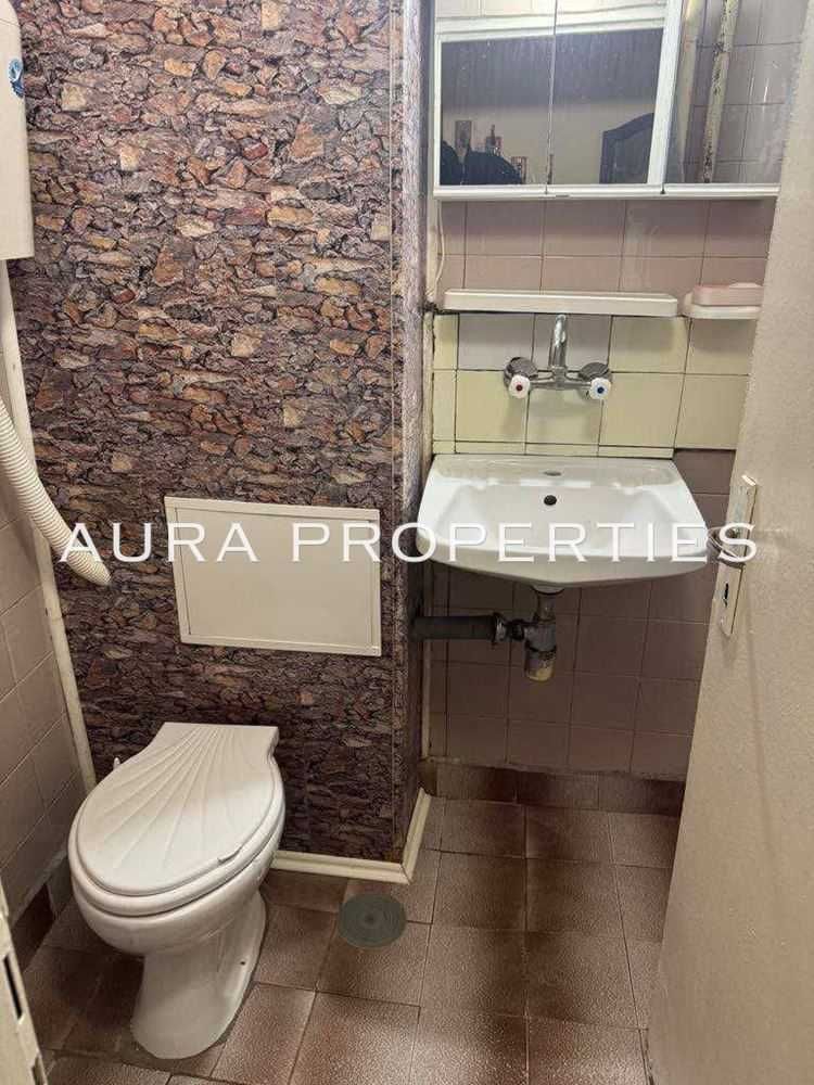 Продава се Двустаен апартамент в Разград, Център - 52 кв.м за 1275 €/кв.м - Снимка #11
