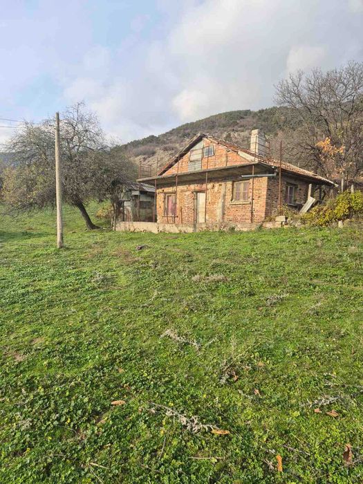 Вила в подножието на Стара планина област Карлово