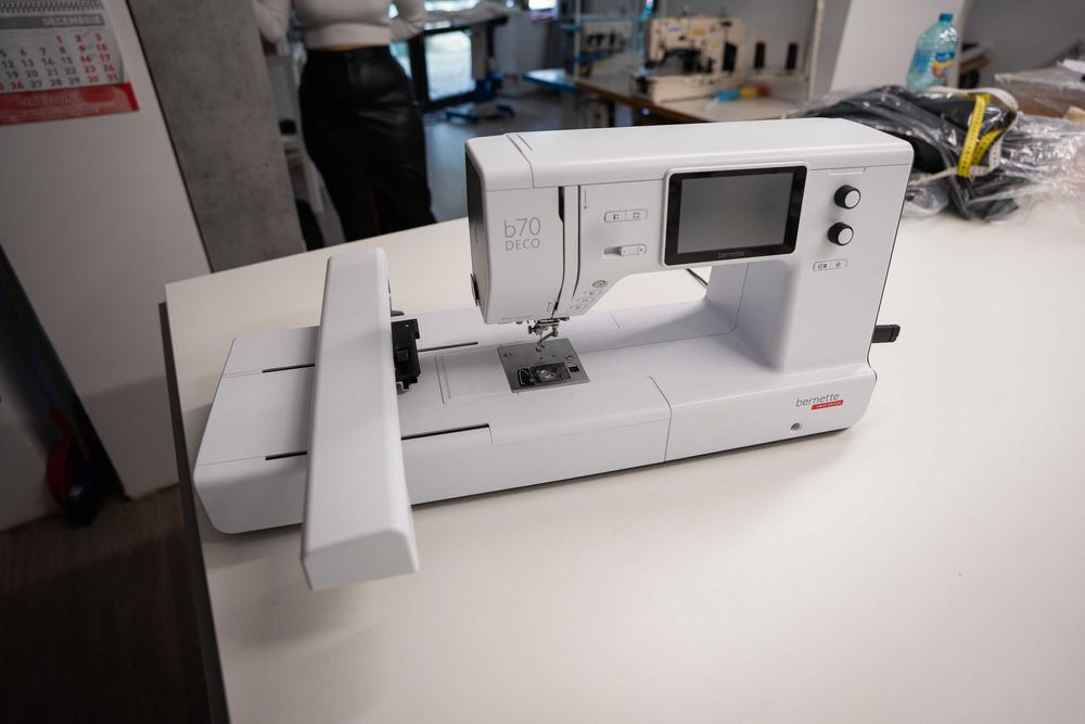 Masina de brodat brother bernette deco b70
