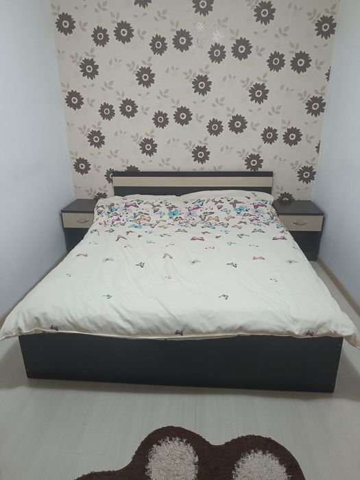 Vând dulap dormitor, pat cu 2 noptiere