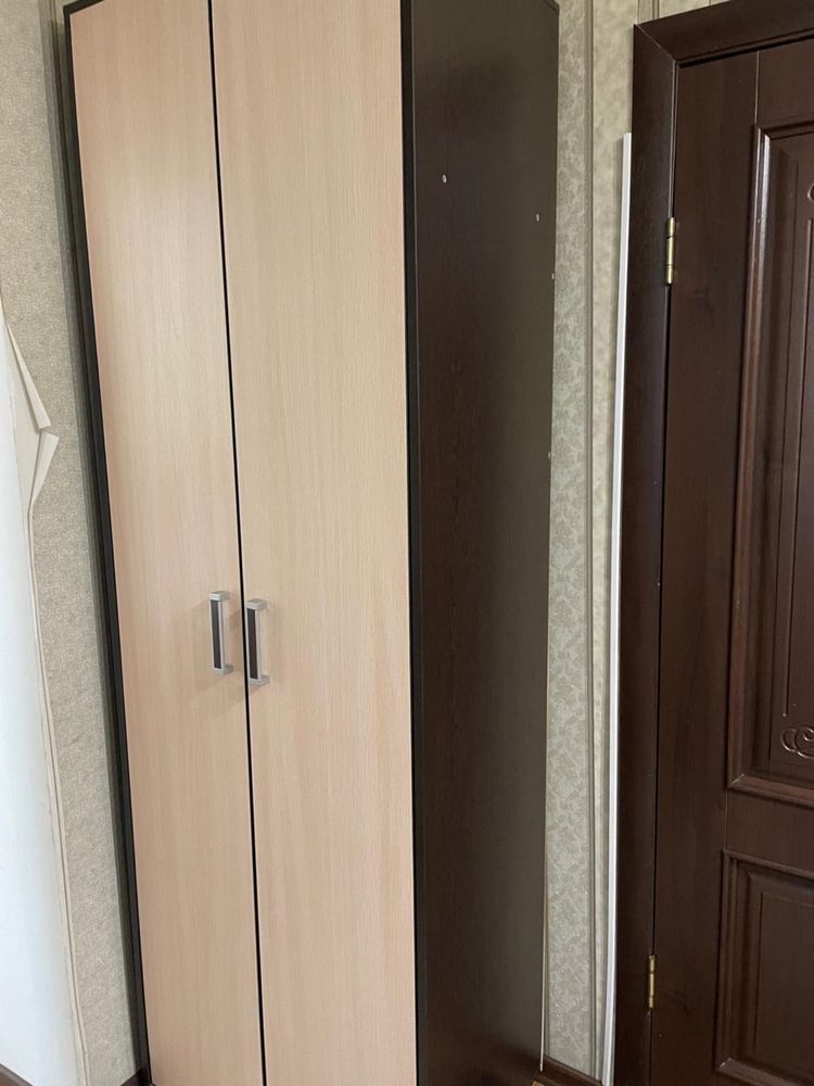 Продается гарнитур в прихожую с зеркалом и шкафом,ПИСАТЬ НА ВАТСАП