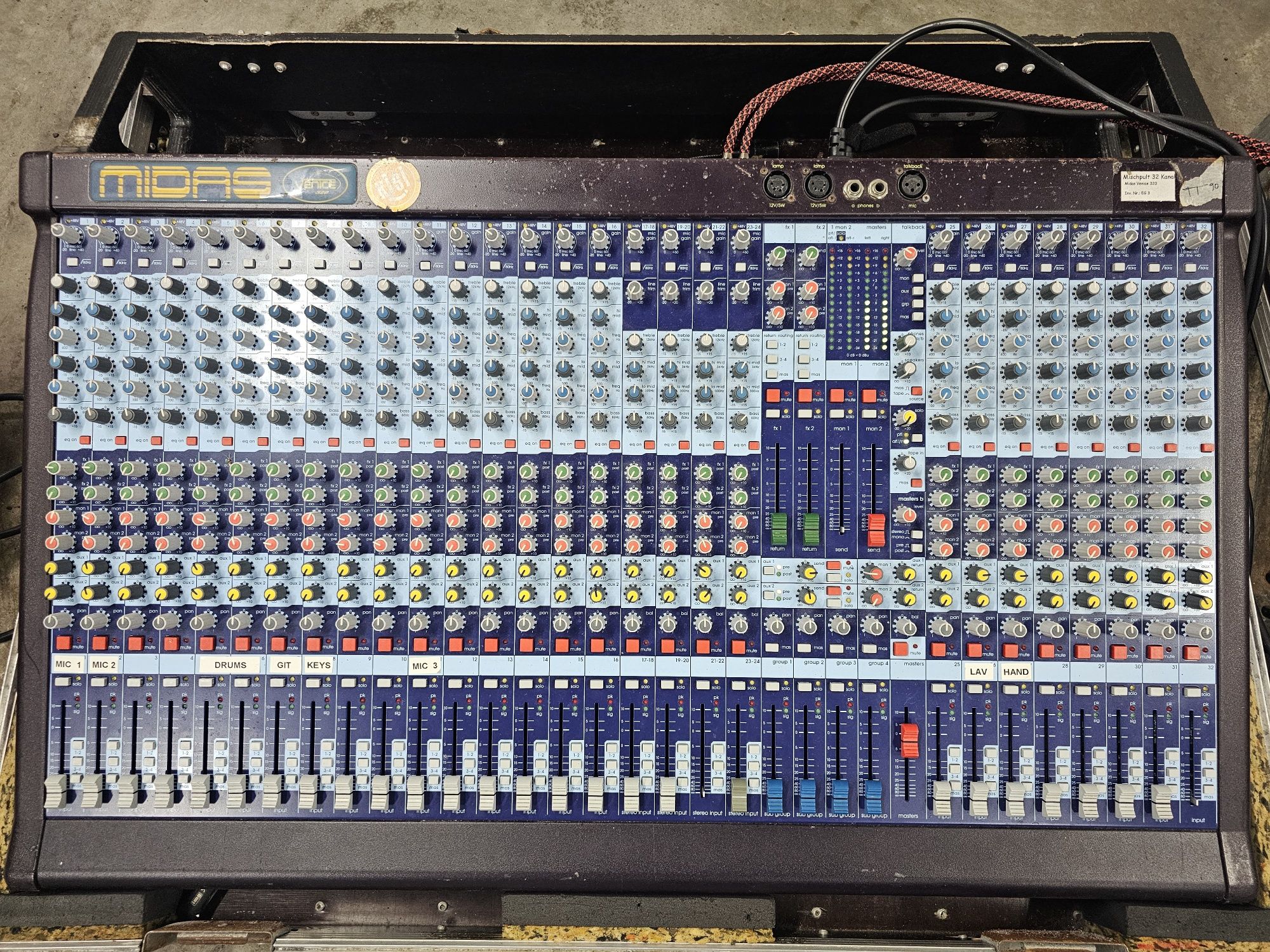 Mixer analogic Midas Venice 320 + flight case