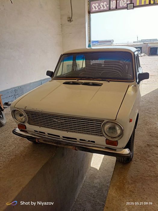 Vaz 21011 sotiladi hujjati eski nomeri yangi