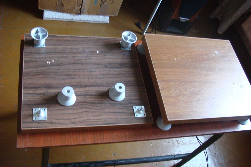 Подставки для AC ( продам или поменяю на пластинки или CD диски )