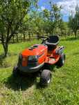 Husqvarna tractoras de tuns iarba gradina