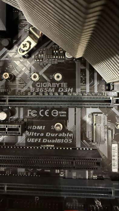 Мат плата Gigabyte B365M D3H+ процессор I5-9600k + ddr4 16 gb