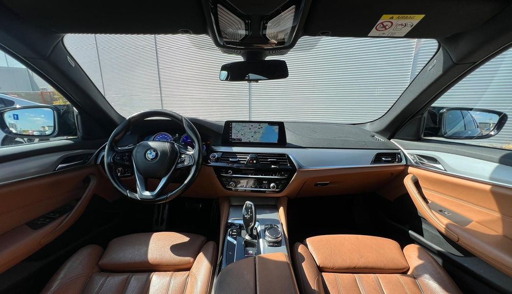 Vand BMW Seria 5 G30 M Paket 2.0D XDrive *LED* 2018 impecabila urgent