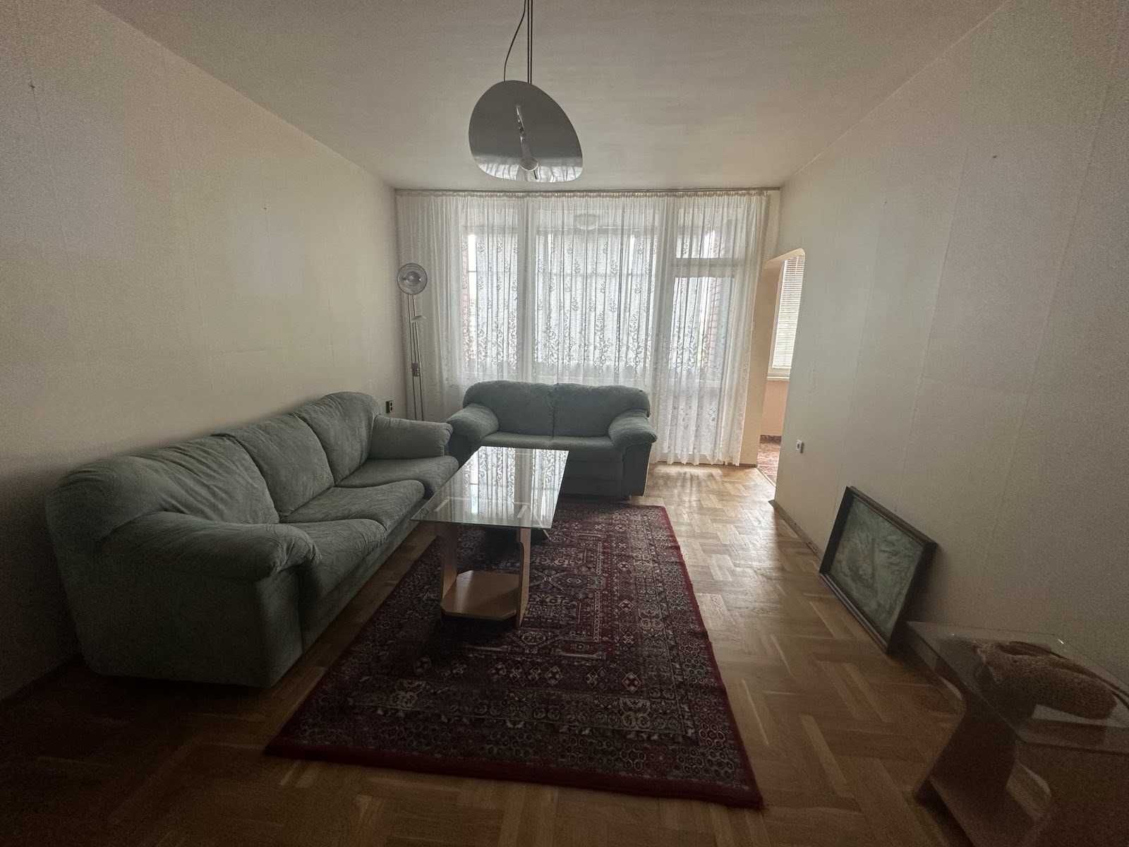 Тристаен апартамент в Дружба 1