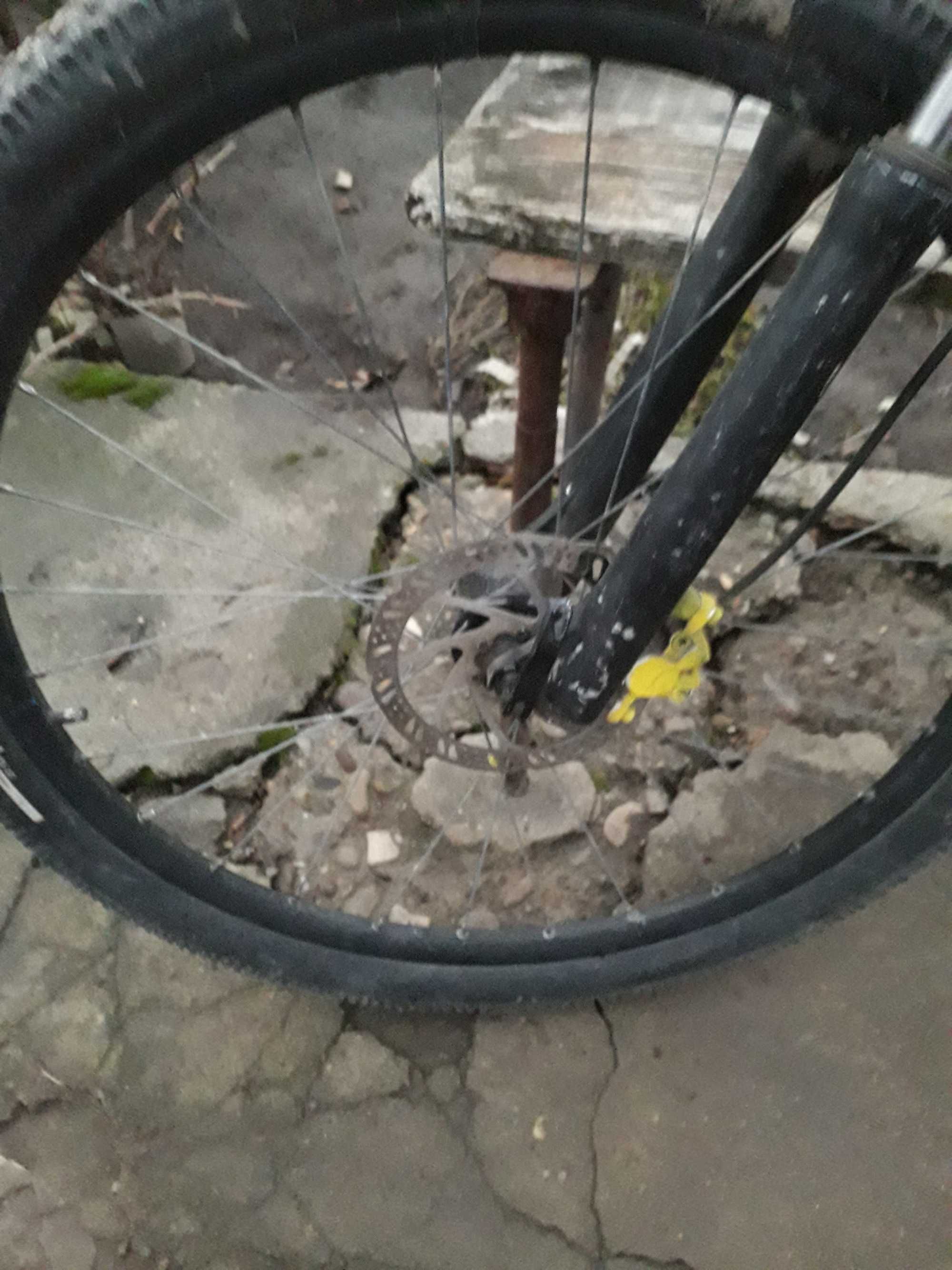 Bicicleta cu frana pe disc