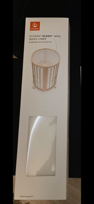 обиколник, направен специално за овалната кошара Stokke Mini Sleepi.
