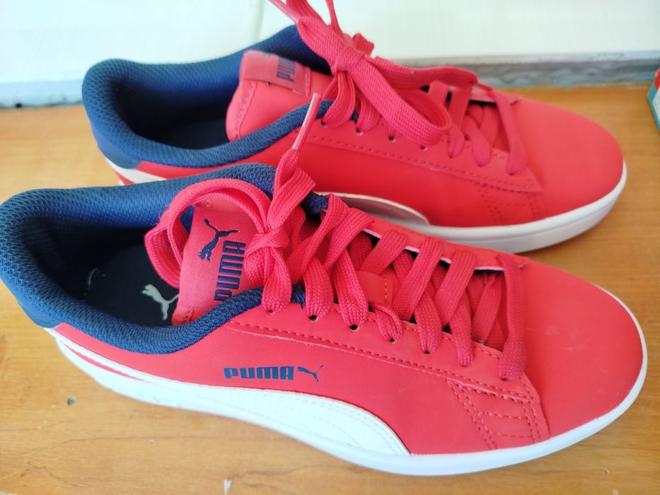 Adidași Pantofi Puma nr.35,5 sau 22 cm si costum sport Puma 11-12 ani