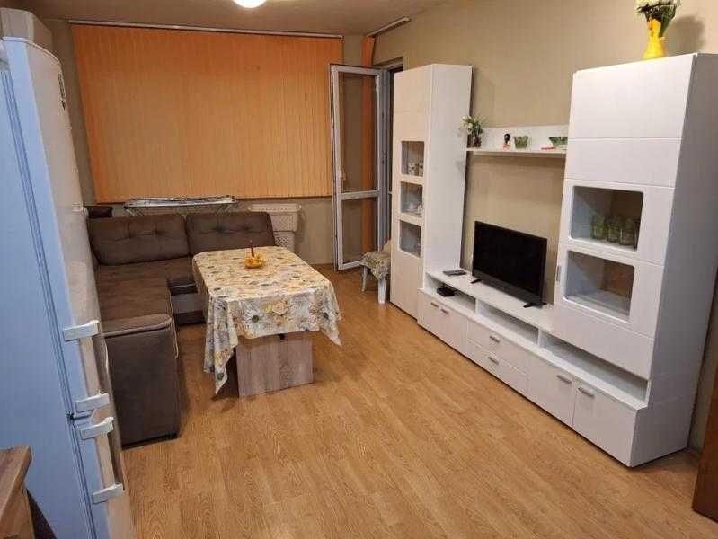 Дава се под наем Двустаен апартамент в Бургас, Славейков - 60 кв.м за 408 € - Снимка #1