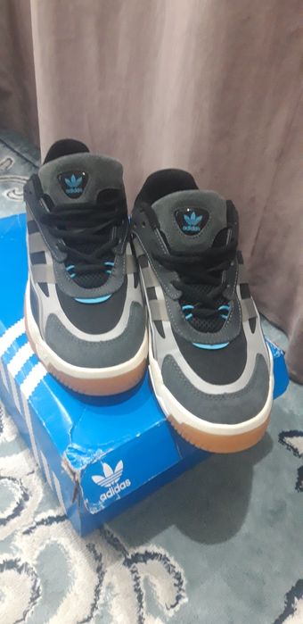 Обувь спортивная